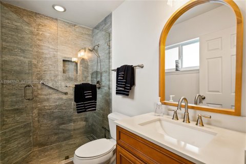 House in Key Largo, Florida 3 bedrooms, 127.83 sq.m. № 2003809 - photo 11