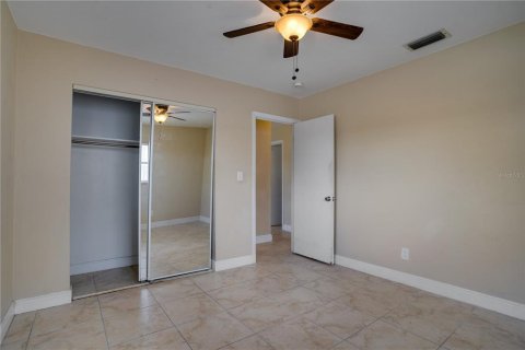 House in Seminole, Florida 3 bedrooms, 100.33 sq.m. № 2222802 - photo 17