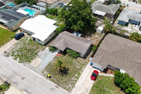 House in Seminole, Florida 3 bedrooms, 100.33 sq.m. № 2222802 - photo 25