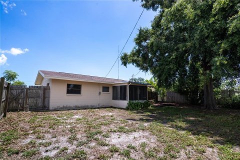 House in Seminole, Florida 3 bedrooms, 100.33 sq.m. № 2222802 - photo 24