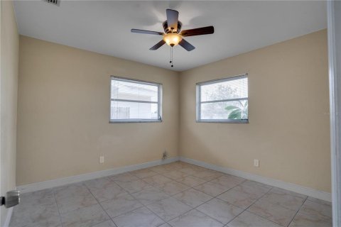 House in Seminole, Florida 3 bedrooms, 100.33 sq.m. № 2222802 - photo 16