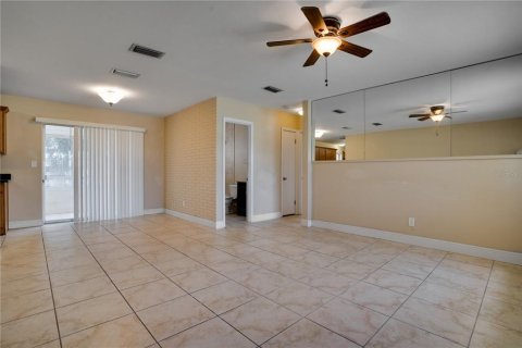 House in Seminole, Florida 3 bedrooms, 100.33 sq.m. № 2222802 - photo 5