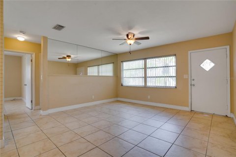 House in Seminole, Florida 3 bedrooms, 100.33 sq.m. № 2222802 - photo 4