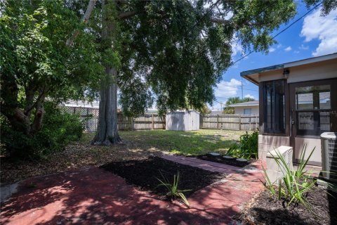 House in Seminole, Florida 3 bedrooms, 100.33 sq.m. № 2222802 - photo 22