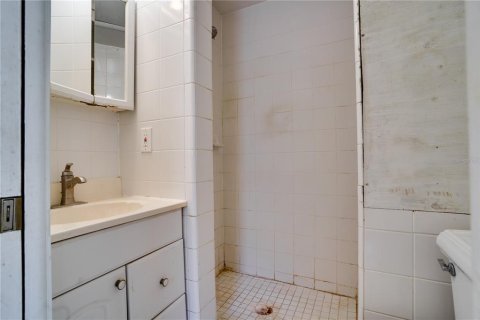 House in Seminole, Florida 3 bedrooms, 100.33 sq.m. № 2222802 - photo 15
