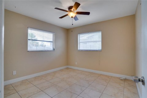 House in Seminole, Florida 3 bedrooms, 100.33 sq.m. № 2222802 - photo 18