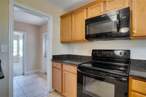 House in Seminole, Florida 3 bedrooms, 100.33 sq.m. № 2222802 - photo 12