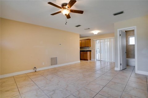 House in Seminole, Florida 3 bedrooms, 100.33 sq.m. № 2222802 - photo 6