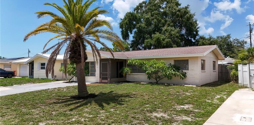 House in Seminole, Florida 3 bedrooms, 100.33 sq.m. № 2222802