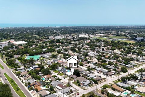House in Seminole, Florida 3 bedrooms, 100.33 sq.m. № 2222802 - photo 27