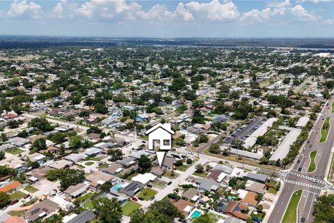 House in Seminole, Florida 3 bedrooms, 100.33 sq.m. № 2222802 - photo 30