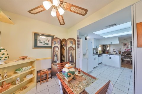 Condo in Sun City Center, Florida, 2 bedrooms  № 1765064 - photo 16