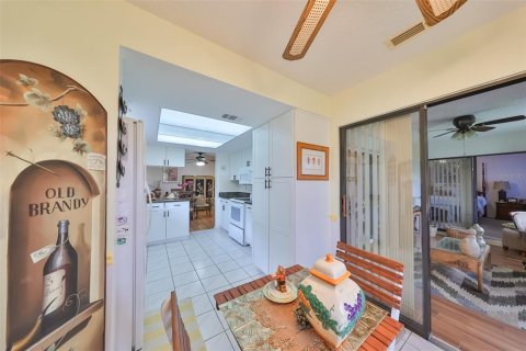 Condo in Sun City Center, Florida, 2 bedrooms  № 1765064 - photo 17