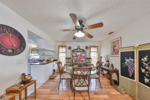 Condo in Sun City Center, Florida, 2 bedrooms  № 1765064 - photo 10