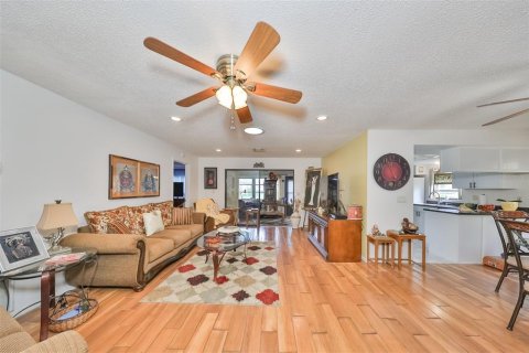 Condo in Sun City Center, Florida, 2 bedrooms  № 1765064 - photo 5