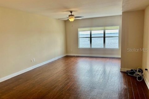 Condo in Sanford, Florida, 2 bedrooms № 2206036 - photo 5