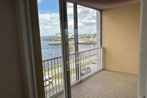 Condo in Sanford, Florida, 2 bedrooms № 2206036 - photo 4