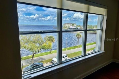 Condo in Sanford, Florida, 2 bedrooms № 2206036 - photo 2