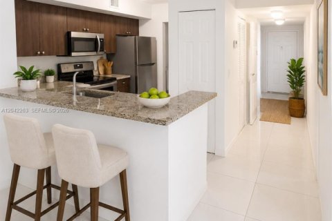 Copropriété à vendre à Pembroke Pines, Floride: 2 chambres, 98.94 m2 № 2172309 - photo 2