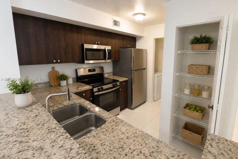Copropriété à vendre à Pembroke Pines, Floride: 2 chambres, 98.94 m2 № 2172309 - photo 5