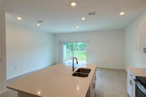 Townhouse in Davenport, Florida 3 bedrooms, 127.55 sq.m. № 1904892 - photo 5