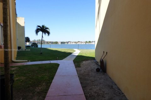 Copropriété à vendre à Miami, Floride: 2 chambres, 106.93 m2 № 1867900 - photo 2