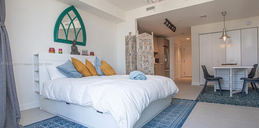 Студия в кондо в Дорал, Флорида № 1979449