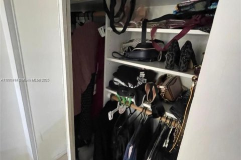 Condo in Davie, Florida, 2 bedrooms  № 1943870 - photo 12
