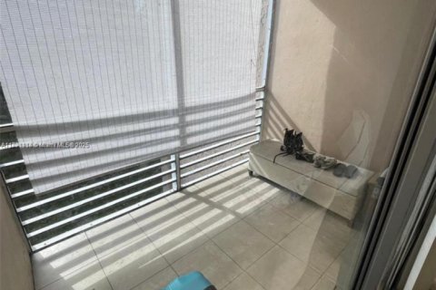 Condo in Davie, Florida, 2 bedrooms  № 1943870 - photo 14