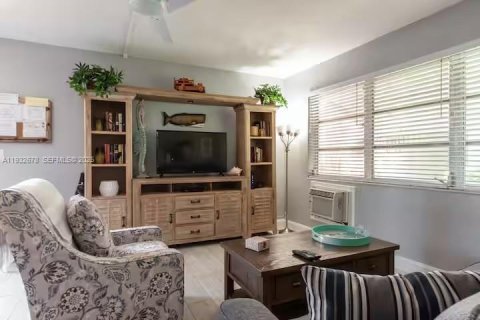 Снять в аренду кондоминиум в Форт-Лодердейл, Флорида 2 спальни, 73.58м2, № 1991036 - фото 6