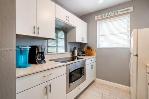 Снять в аренду кондоминиум в Форт-Лодердейл, Флорида 2 спальни, 73.58м2, № 1991036 - фото 11