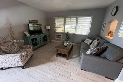 Снять в аренду кондоминиум в Форт-Лодердейл, Флорида 2 спальни, 73.58м2, № 1991036 - фото 7