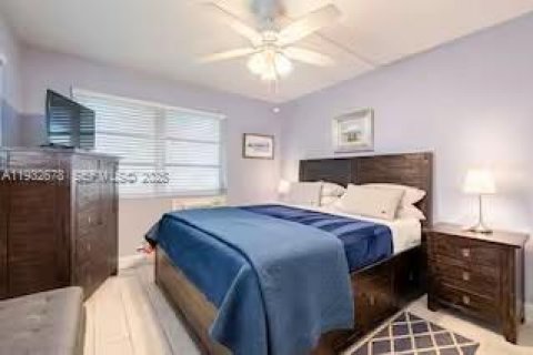 Снять в аренду кондоминиум в Форт-Лодердейл, Флорида 2 спальни, 73.58м2, № 1991036 - фото 2