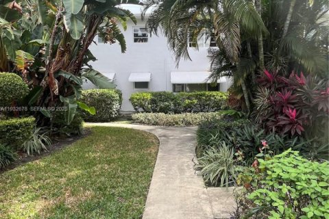 Снять в аренду кондоминиум в Форт-Лодердейл, Флорида 2 спальни, 73.58м2, № 1991036 - фото 18