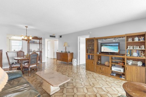 Condo in Margate, Florida, 2 bedrooms  № 2376449 - photo 12