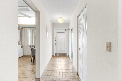 Condo in Margate, Florida, 2 bedrooms  № 2376449 - photo 20