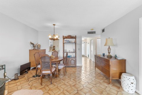 Condo in Margate, Florida, 2 bedrooms  № 2376449 - photo 11