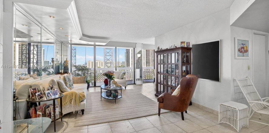 Condo in Aventura, Florida, 2 bedrooms № 2055047