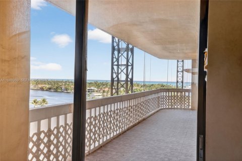 Condo in Aventura, Florida, 2 bedrooms № 2055047 - photo 22