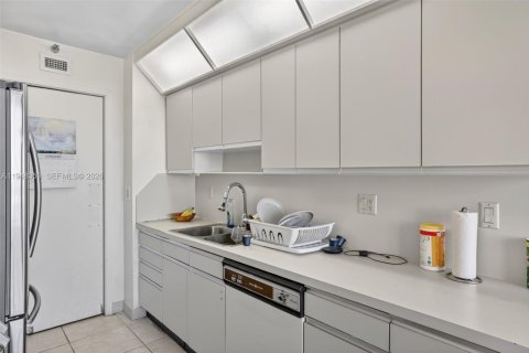 Condo in Aventura, Florida, 2 bedrooms № 2055047 - photo 17