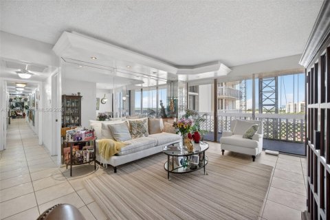 Condo in Aventura, Florida, 2 bedrooms № 2055047 - photo 6