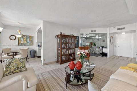 Condo in Aventura, Florida, 2 bedrooms № 2055047 - photo 8