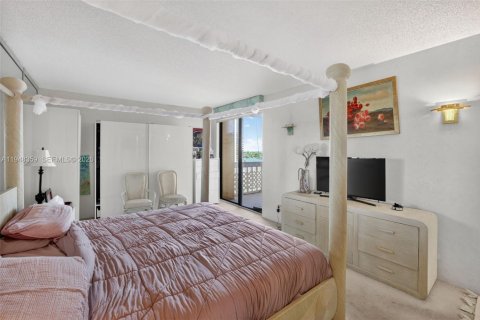 Condo in Aventura, Florida, 2 bedrooms № 2055047 - photo 24