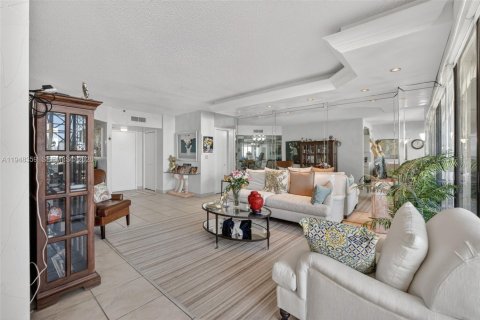 Condo in Aventura, Florida, 2 bedrooms № 2055047 - photo 7