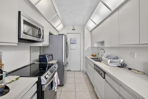 Condo in Aventura, Florida, 2 bedrooms № 2055047 - photo 16