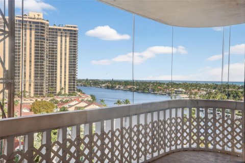 Condo in Aventura, Florida, 2 bedrooms № 2055047 - photo 21