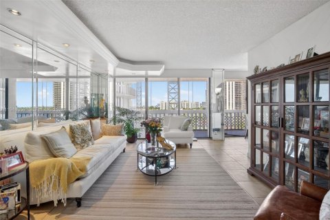 Condo in Aventura, Florida, 2 bedrooms № 2055047 - photo 4