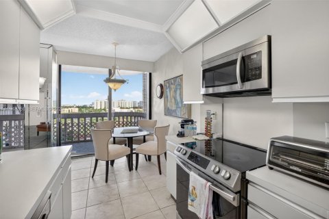 Condo in Aventura, Florida, 2 bedrooms № 2055047 - photo 12