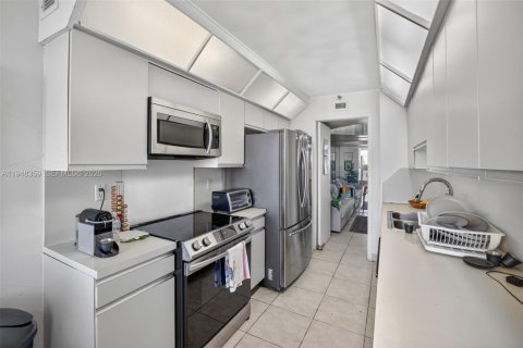 Condo in Aventura, Florida, 2 bedrooms № 2055047 - photo 15