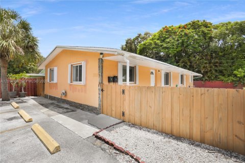 House in Fort Lauderdale, Florida 2 bedrooms, 146.23 sq.m. № 2076371 - photo 25